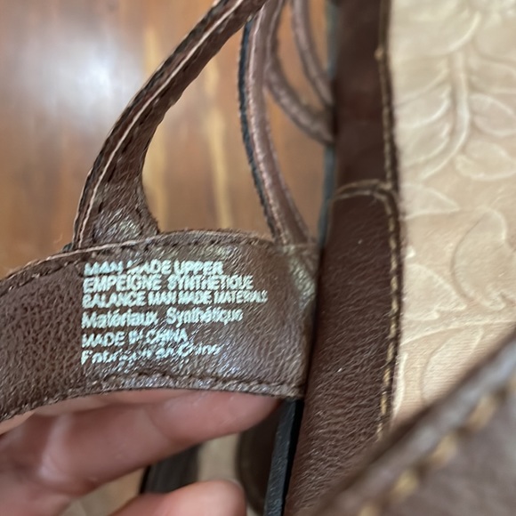 b.o.c. brown sandals (sz 7) - Picture 5 of 8